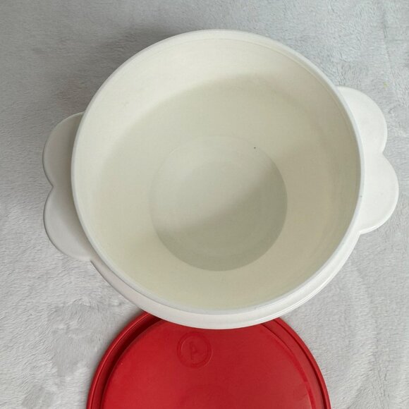 Tupperware White With Red Santa Bowl 2513A-1 26oz With Red Lid 26 oz. - Picture 7 of 9